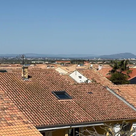 Climatise, Double Vue Et Pic, Acces Et Parking Privatif *